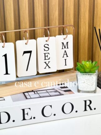 Calendário de Mesa Decorativo com Plaquinhas Preto Rose Dourado Permanente Escritório