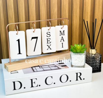 Calendário de Mesa Decorativo com Plaquinhas Preto Rose Dourado Permanente Escritório