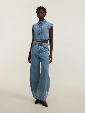 Camisa Cropped em Jeans com Botões e Arte em Laser Azul