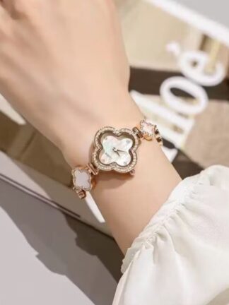 Relógio de Quatro Folhas de Diamante Trevo Collegiate
com Pequeno Mostrador Puxar Preguiçosa